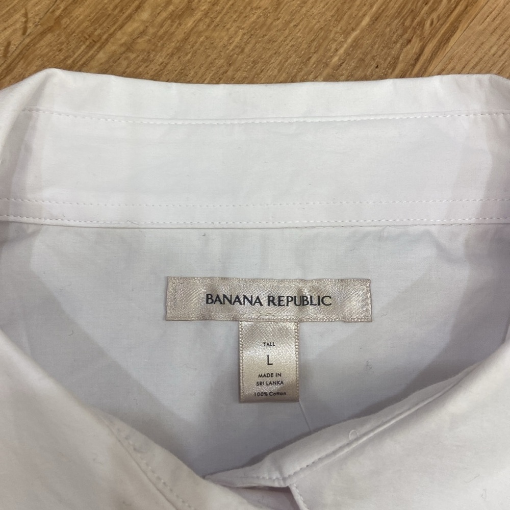 Banana Republic Women’s Easy Care Tailored Shirt - Picture 6 of 7